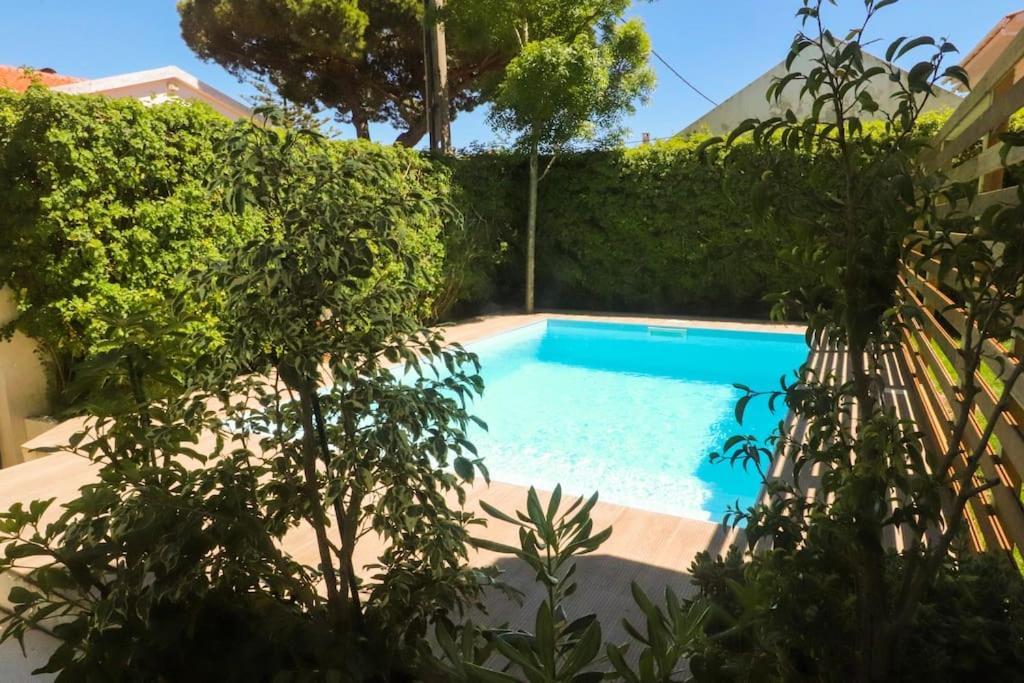 Cascais Getaway With A Shared Pool Apartment Exterior photo