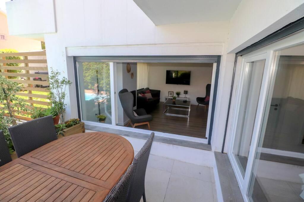 Cascais Getaway With A Shared Pool Apartment Exterior photo