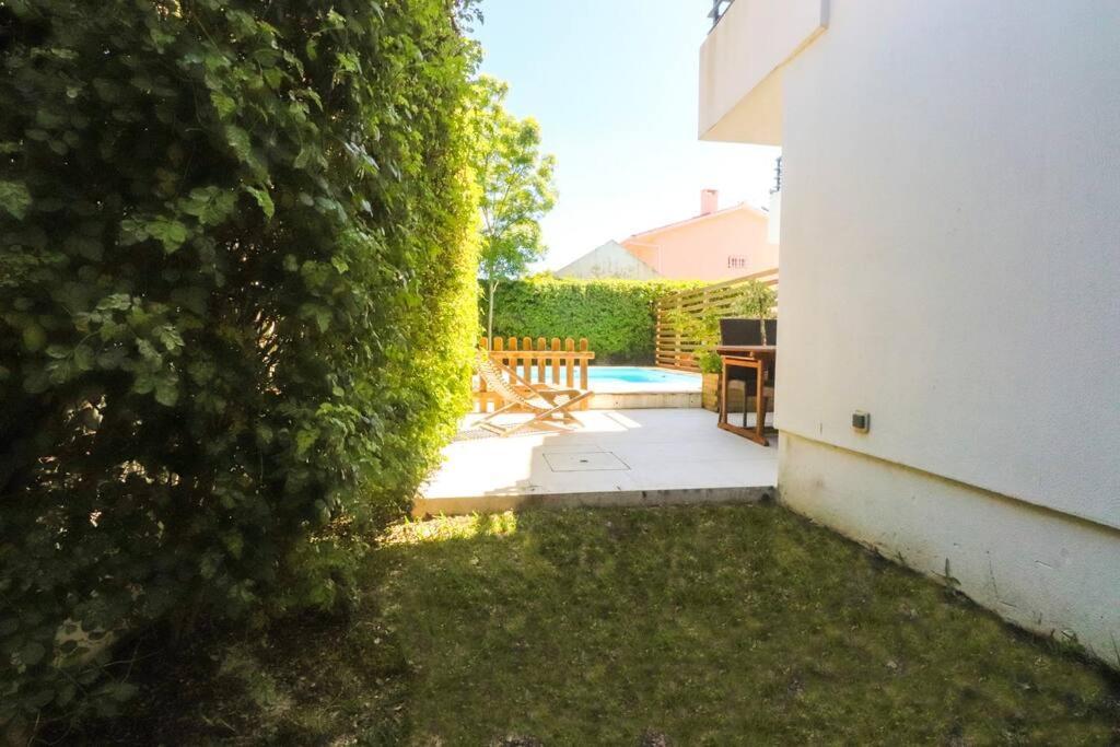 Cascais Getaway With A Shared Pool Apartment Exterior photo